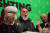 유명가수 디온 워릭(왼쪽 앞줄)과 함께 뉴욕 증권시장에서 열린 행사에 참가한 호세 안드레스(가운데) [AFP=연합뉴스]