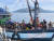 미얀마에서 배를 타고 말레이시아로 피신하려던 로힝야 인들이 입항을 거부 당하고 배에서 대기하고 있다. 코로나19 확산을 막으려는 말레이시아 당국의 입국 금지 조치다. EPA=연합뉴스 