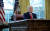 29일 도널드 트럼프 미국 대통령이 백악관 집무실에서 로이터통신과 인터뷰를 진행하고 있다. 로이터=연합뉴스