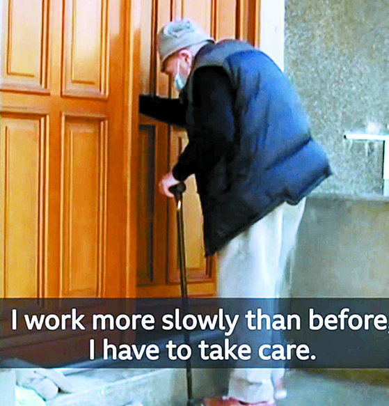 “프랑스 의사 부족, 나라도 도와야” 지팡이 짚고 왕진 가는 99세 의사
