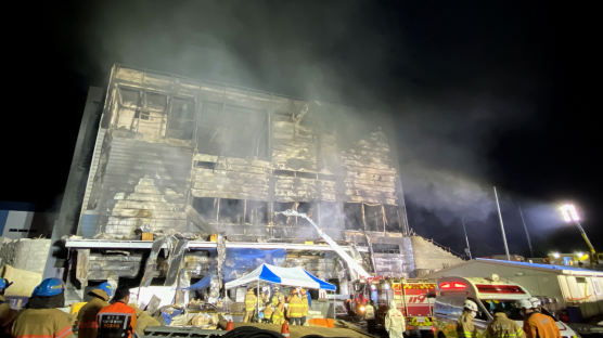 이천 화재 사망자 38명…“우레탄 작업시 발생한 유증기 화원 만나 폭발”