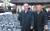 관정교육재단을 설립한 이종환 삼영화학그룹 회장이 2012년 경남 의령군 용덕면 자신의 생가 복원식에서 참석한 뒤 생가를 둘러보고 있다. 중앙포토