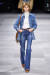 약간 긴 기장의 청 재킷으로 청청 '셋업' 스타일을 보여준 셀린느. 사진 셀린느 2020 봄여름 컬렉션