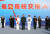 지난해 12월 17일 중국 에서 남중국해로 나가는 입구인 하이난성 싼야시에서 열린 중국 항모 산둥함의 취역식에 참석한 시진핑 국가주석(가운데)의 모습. 신화=연합뉴스 