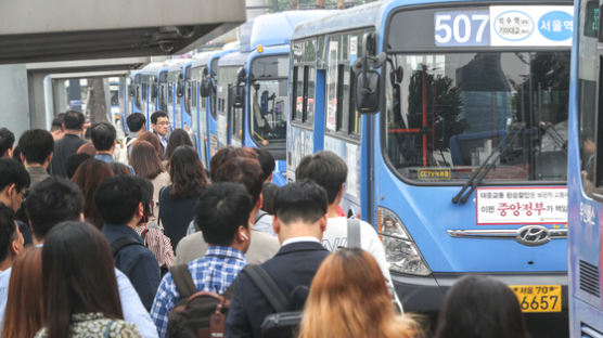 서울, 버스 '휠체어 승차거부' 안 돼요…6일부터 신고 가능