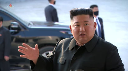 국정원 "김정은 심장수술 안받았다···코로나에 공개활동 축소"
