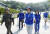 '2019 DMZ 통일 걷기'를 진행 중인 더불어민주당 이인영 원내대표가 지난해 5일 강원도 철원 평화전망대를 찾아 군 관계자와 이동하며 설명을 듣고 있다. [연합뉴스]