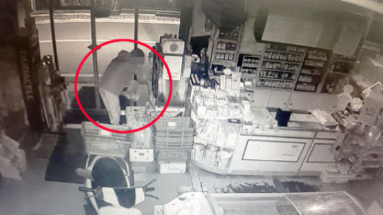 열흘 굶다 빵 훔친 '청년 장발장'…어버이날 경찰서 찾은 사연