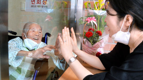 [사진] 유리벽이라도 좋다, 손녀가 반가운 101세 할머니