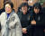 지난해 1월 30일 오후 일본군 성노예 피해자 고 김복동 할머니의 장례식장에서 이용수 할머니(왼쪽부터), 손영미 평화의 우리집 소장, 윤미향 당선인이 함께 있는 모습.[뉴시스]