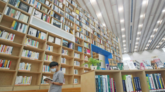 책 두권 사 읽고 도서관에 주면 환불… 서점 살리기 나선 울산