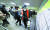 지난달 10일 오전 서울 지하철 신도림역에서 구로구보건소 관계자들이 방역 작업을 하고 있다.연합뉴스