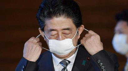 일본 유권자 58% “아베 코로나 대응 잘못했다”
