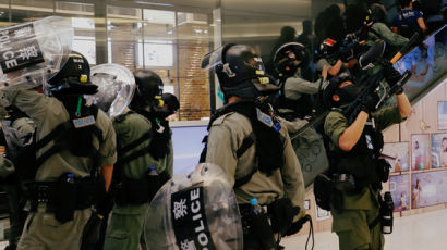 코로나 잦아들자 홍콩 시위 다시 시작됐다 ... 경찰, "250명 이상 구금"