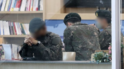 이태원 쇼크, 또 휴가 통제? 두달 갇혔던 군인들 "우린 뭔 죄"