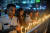 사진은 2019년 인도에서 성범죄 희생자를 추모하기 위해 촛불에 불을 밝히고 있는 모습 [AFP=연합뉴스]