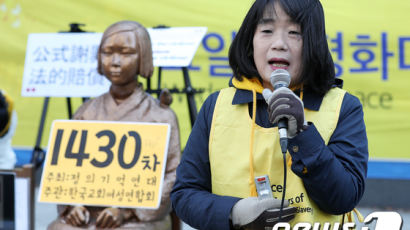 윤미향 "6개월간 숨소리까지 탈탈 털린 조국 생각나는 아침"