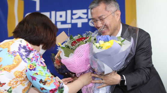 문 대통령, 최강욱에 축하 전화…“열린민주당 역할 중요”