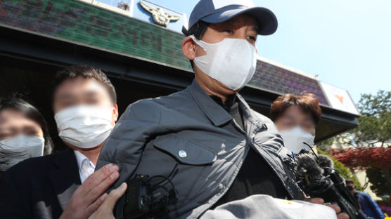 라임 김봉현 "도망간 이사가 다했다"···그 이사 캄보디아서 자수