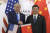 도널드 트럼프(왼쪽) 미 대통령과 시진핑 중국 국가주석이 지난해 6월 29일 일본 오사카에서 열린 주요 20개국 정상회담 기간 중 열린 양국 정상회담에서 악수하고 있다. 중앙포토 