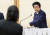 아베 신조(安倍晋三) 일본 총리가 14일 오후 도쿄 관저에서 신종 코로나바이러스 감염증(코로나19) 대응을 위해 전국에 선포했던 긴급사태의 부분 해제를 발표한 뒤 기자의 질문을 받고 있다. [연합뉴스]