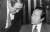 1992년 당시 민주자유당 총재였던 김영삼 전 대통령과 김용태 원내총무가 의원총회에서 대화를 나누는 모습. [중앙포토]