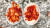 충무로 '만나손칼국수'에선 반찬으로 겉절이(왼쪽)와 신 김치 두 종류를 다 내준다. 아삭한 겉절이는 달달한 맛을, 양념이 잘 밴 신 김치는 짭짤한 맛을 내서 면과 어울렸을 때 각각 별미다.  