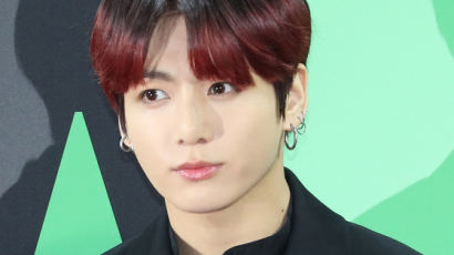 BTS 정국 등 4명, 이태원 주점갔다 코로나 검사…소속사 사과