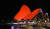 지난 2017년 음력 설을 맞아 온통 빨강색으로 단장한 시드니 오페라하우스. 중국과 호주의 우호관계를 보여준다. [사진 셔터스톡]