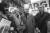 미셸 피콜리(오른쪽 두 번째)가 배우 카트린 드뇌브(왼쪽), 이브 몽탕(오른쪽)과 1980년 12월 파리의 아르헨티나 대사관 앞에서 1977년 아르헨티나에서 실종된 두 명의 수녀에 대한 3주기 데모에 참석한 모습이다. [AFP=연합뉴스]
