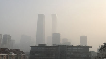 잠깐 맑아졌던 하늘...중국 봉쇄령 풀리니 다시 대기오염 악화 