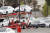 캘리포니아주 프레몬트에 있는 테슬라 공장. 11일(현지시간) 테슬라 직원이 차량을 옮기고 있다. [로이터=연합뉴스]