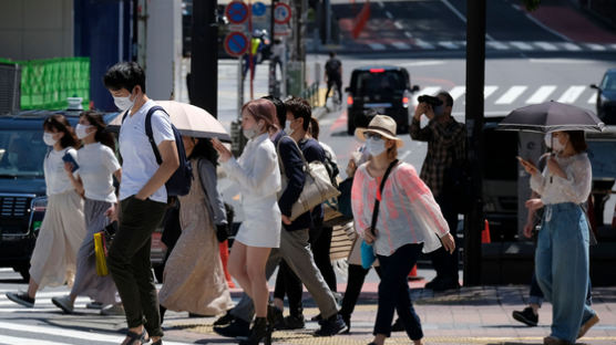 일본 벌써 열사병 주의보···마스크 쓰니 나도 모르게 탈수증