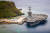 괌에 정박 중인 미국 해군의 핵추진 항공모함 시어도어 로스벨트함(CVN 71). 이번 주말 출항할 예정이다 [AP=연합]