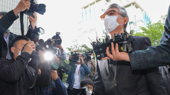 ‘지분 불법 인수’ 신라젠 문은상 대표 구속 연장돼