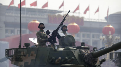 중국, 코로나 충격에도 국방예산 약 220조원으로 증액...미국과 충돌 대비?