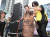 2018년 8월 15일 서울 종로구 옛 일본대사관 앞에서 열린 수요집회에서 이용수 할머니가 발언을 마친 뒤 윤미향 당시 정의연 이사장의 부축을 받아 무대를 내려가고 있다. / 사진:연합뉴스