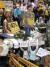이용수 할머니의 문제 제기 이후 5월 13일에 일본대사관 앞에서 열린 1439차 수요집회는 정의기억연대 측(위)과 반대자들(아래)의 구호가 엉킨 이념 대결의 장으로 전락했다. / 사진:김상선 기자