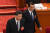 22일 중국 베이징에서 열린 전인대 회의에 참석한 시진핑 중국 국가주석(왼쪽)과 리커창 총리.[AFP=연합뉴스]