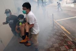 홍콩이 다시 최루탄으로 덮였다···이번엔 '보안법' 반대 시위