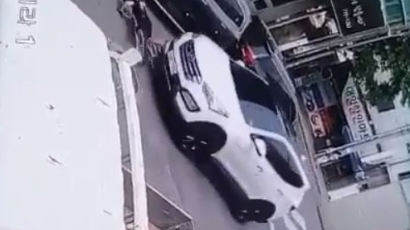 학교 인근 도로에서 9살 뒤쫓다 사고난 SUV...고의성 논란