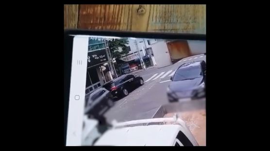 학교 인근 도로에서 9살 뒤쫓다 사고난 SUV...고의성 논란