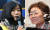 윤미향 더불어민주당 비례대표 당선인(왼쪽)과 이용수 할머니. 윤 당선인 페이스북, 연합뉴스