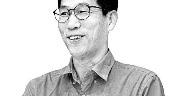 진중권 "김어준, 걸어다니는 음모론···발언 책임지지도 않는다"
