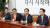 주호영 미래통합당 원내대표(오른쪽 두번쨰)가 26일 오후 서울 여의도 국회에서 3선 이상 의원들과 회동하고 있다. 뉴스1