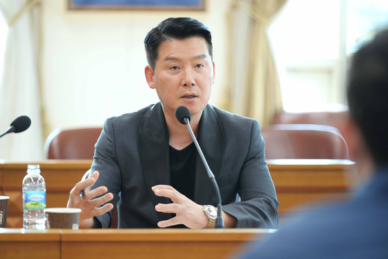 “K-pop 알려요”…외교부, 이현우씨 초청해 한류 강의 