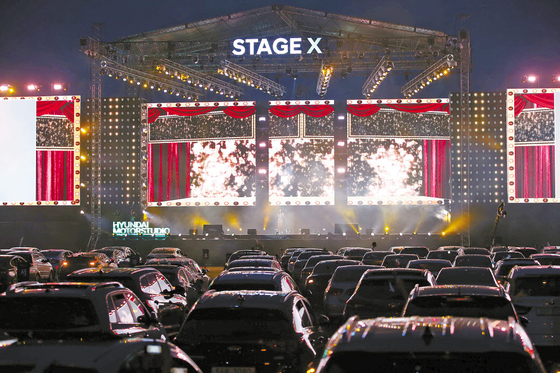 현대차는 지난 22일, 경기도고양 킨텍스 주차장에서 ‘현대모터스튜디오 Stage X 드라이브 인 콘서트’를 열었다. [사진 현대차]