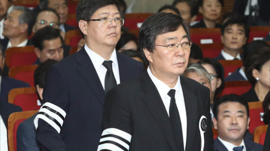 DJ 노벨상금·동교동사저 놓고···김홍업·홍걸 이복형제의 다툼