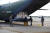 한국 정부가 미국의 6·25 참전용사 및 가족에게 보낸 마스크 50만장이 12일(현지시간) 오전 미 앤드루스 공군기지에 도착했다. 사진 미 한국대사관