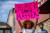 지난 26일(현지시간) 미국 미네소타주 미니애폴리스에서 한 여성이 "흑인 생명도 소중하다"는 글이 적힌 팻말을 들고 시위에 참가하고 있다. [AFP=연합뉴스]